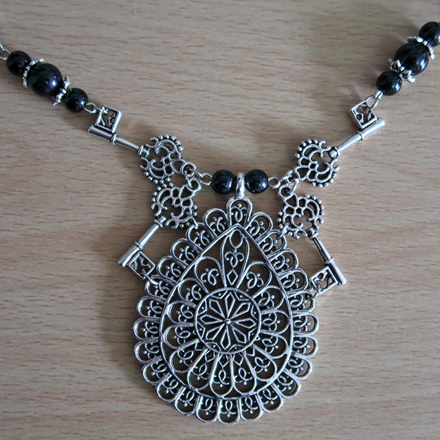 Cathedral Keys necklace (detailed view)