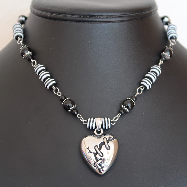 Broken Heart Necklace & Earrings Set (Black Onyx, Striped Resin)